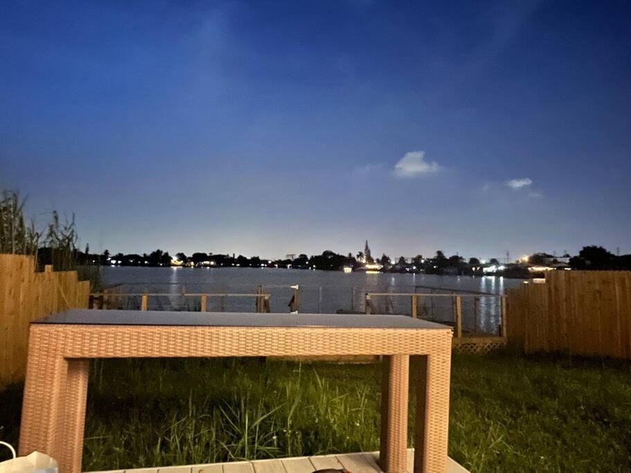 Supervilla - Lakefront - Sunsets, Kayaks, Grill ฟอร์ต ลอเดอร์เดล ภายนอก รูปภาพ