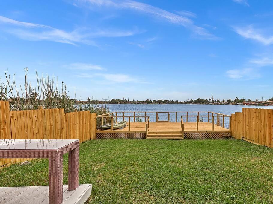 Supervilla - Lakefront - Sunsets, Kayaks, Grill ฟอร์ต ลอเดอร์เดล ภายนอก รูปภาพ