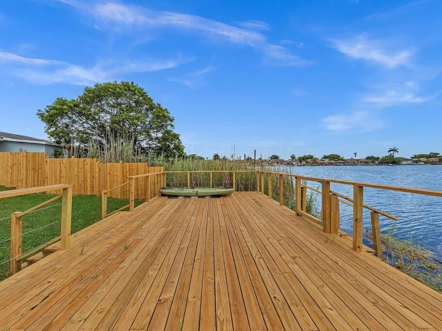 Supervilla - Lakefront - Sunsets, Kayaks, Grill ฟอร์ต ลอเดอร์เดล ภายนอก รูปภาพ