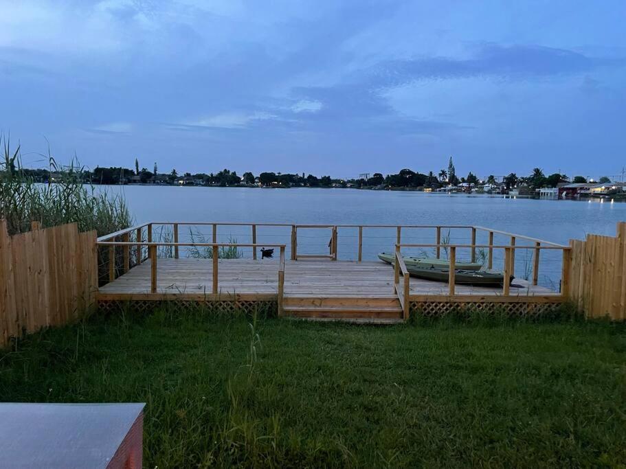 Supervilla - Lakefront - Sunsets, Kayaks, Grill ฟอร์ต ลอเดอร์เดล ภายนอก รูปภาพ