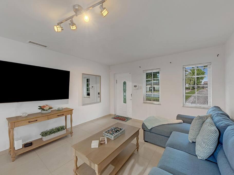 Supervilla - Lakefront - Sunsets, Kayaks, Grill ฟอร์ต ลอเดอร์เดล ภายนอก รูปภาพ