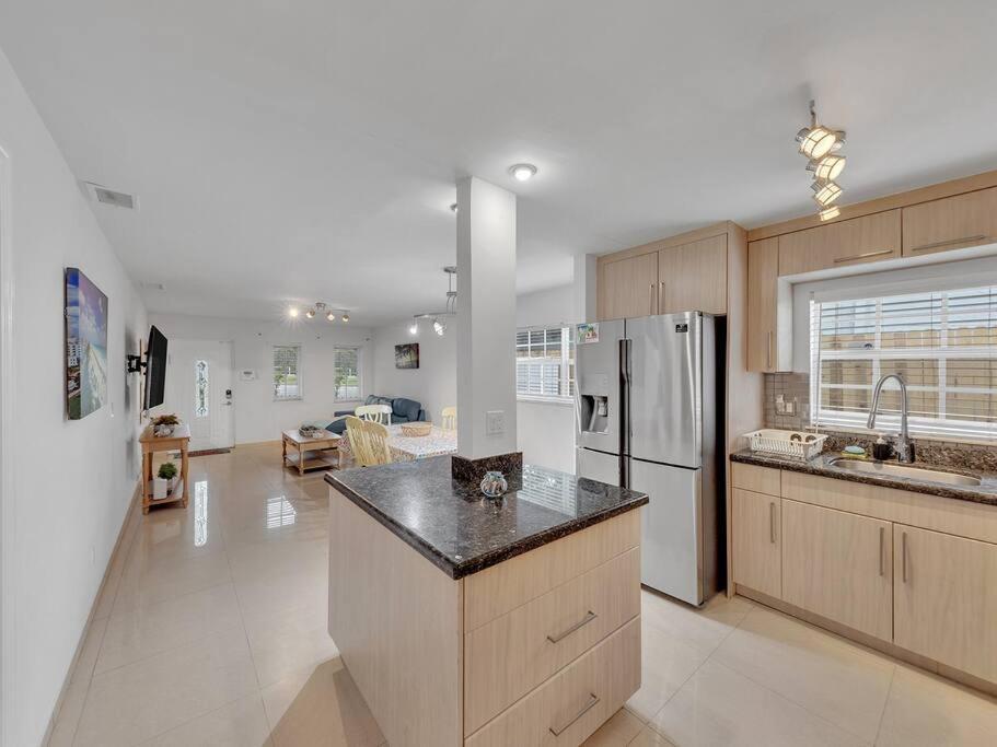 Supervilla - Lakefront - Sunsets, Kayaks, Grill ฟอร์ต ลอเดอร์เดล ภายนอก รูปภาพ