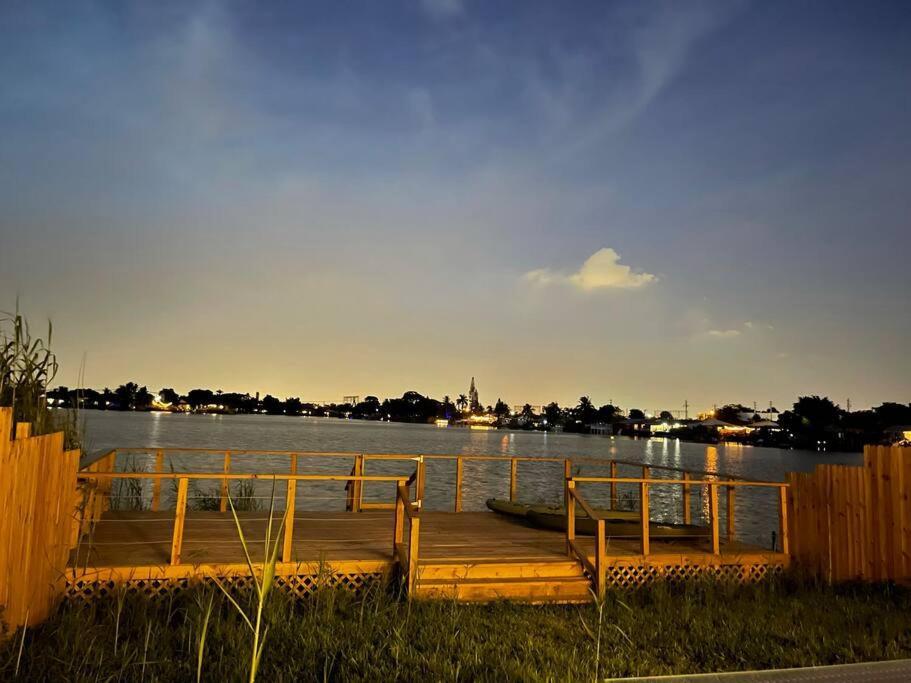 Supervilla - Lakefront - Sunsets, Kayaks, Grill ฟอร์ต ลอเดอร์เดล ภายนอก รูปภาพ