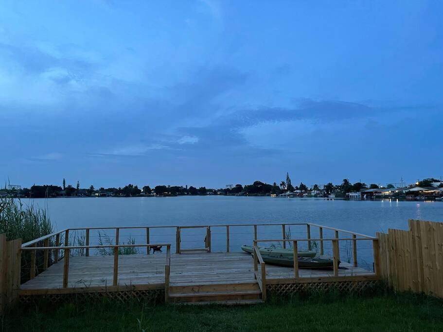 Supervilla - Lakefront - Sunsets, Kayaks, Grill ฟอร์ต ลอเดอร์เดล ภายนอก รูปภาพ